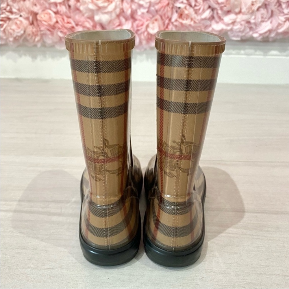 Burberry kids rain boots!! Size 8.5!! Made in Italy!! - Picture 4 of 7